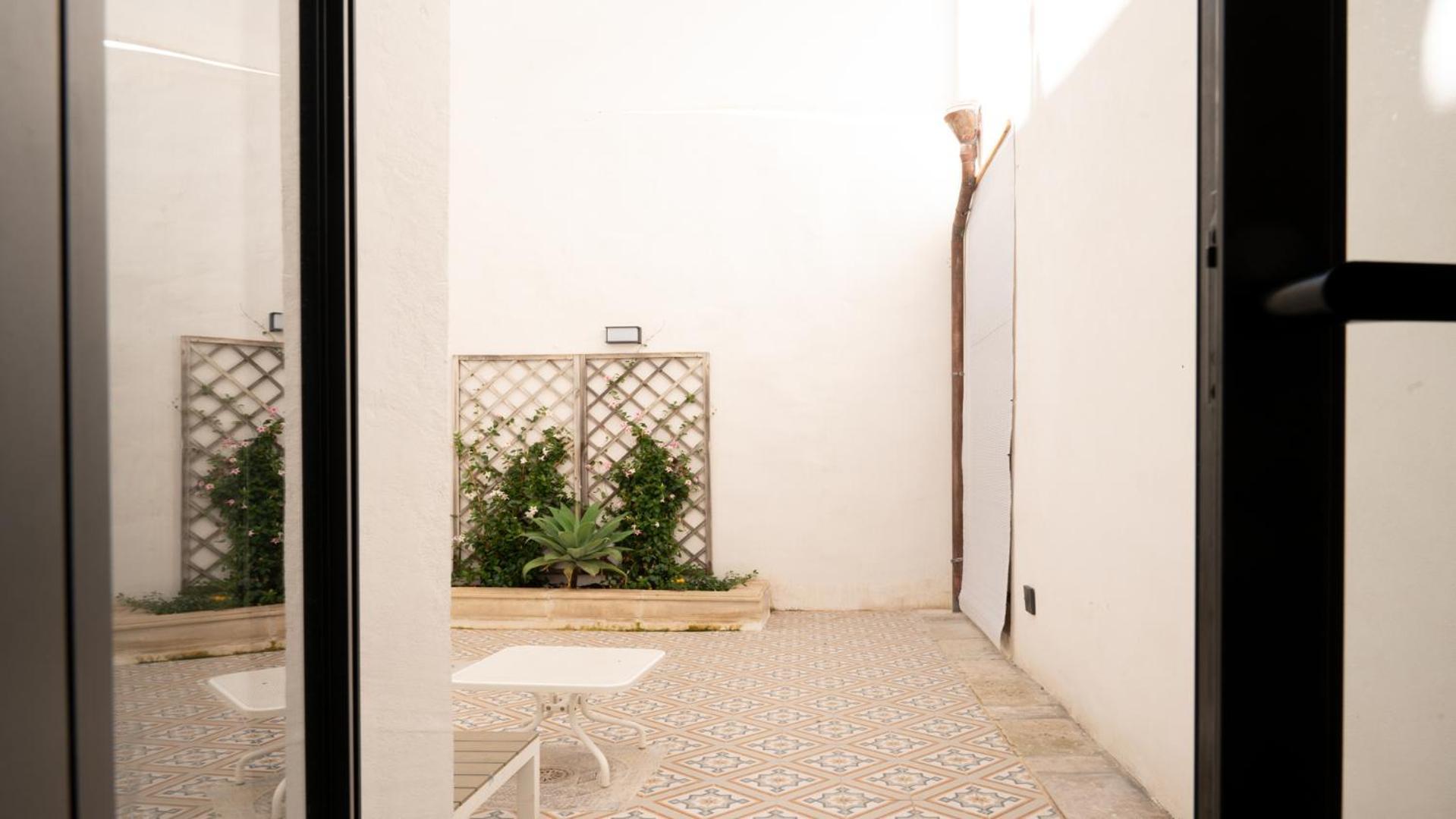 Chicca'S Rooms เลชเช ภายนอก รูปภาพ