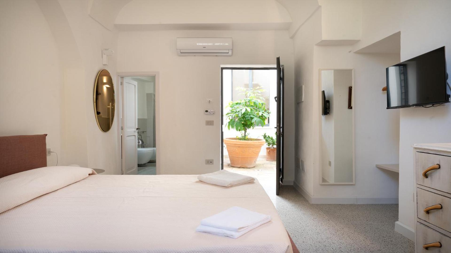 Chicca'S Rooms เลชเช ภายนอก รูปภาพ